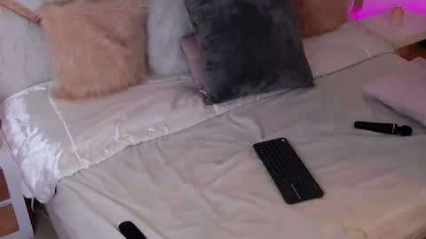 angeliepastori online show from February 3, 4:10 pm