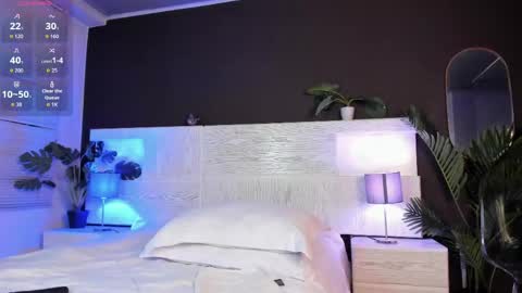 angelina_hilton online show from May 7, 12:20 pm