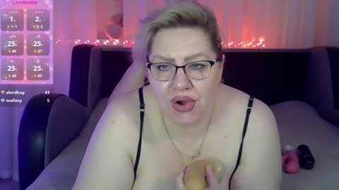 AngelinaGlam online show from April 2, 3:42 pm