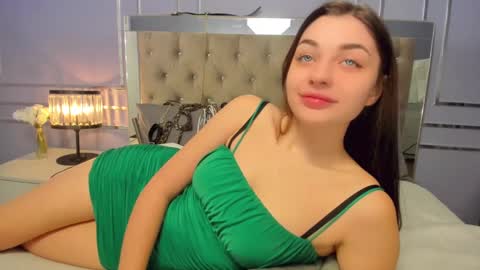 Snapshot of angelinawett chatting on February 6, 6:40 am Angelina online show from February 6, 6:40 am