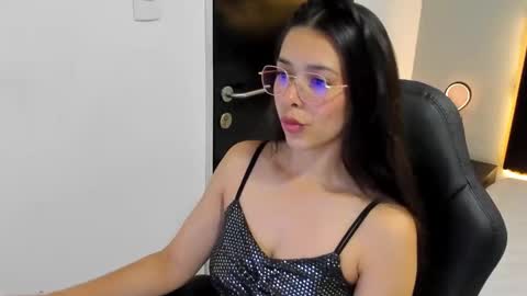 angeline_davies online show from November 8, 4:06 am