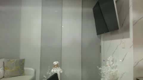 angelinna_12 online show from November 28, 6:27 am