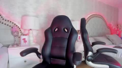 Angelique Muller  online show from November 11, 12:13 pm