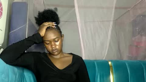 angelkyla online show from November 18, 6:03 am