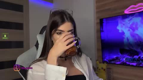 Snapshot of angelmi171 chatting on September 18, 7:56 pm angelmi171 online show from September 18, 7:56 pm