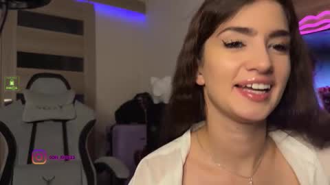 Snapshot of angelmi171 chatting on September 24, 6:51 pm angelmi171 online show from September 24, 6:51 pm