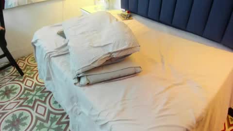 angyrios online show from April 18, 7:07 pm