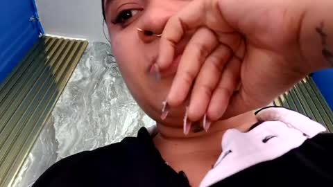anie__saenz online show from August 4, 5:19 pm