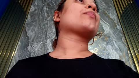 anie__saenz online show from June 18, 8:03 pm