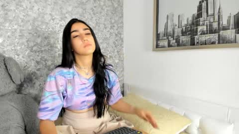 anika_h online show from April 21, 12:12 pm