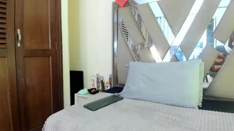 anisha_zambrano online show from February 12, 2:19 pm