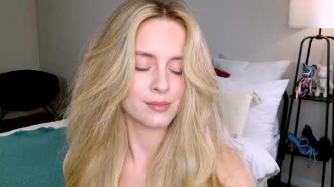 Snapshot of anitafischer chatting on October 24, 2:35 pm Anita online show from October 24, 2:35 pm
