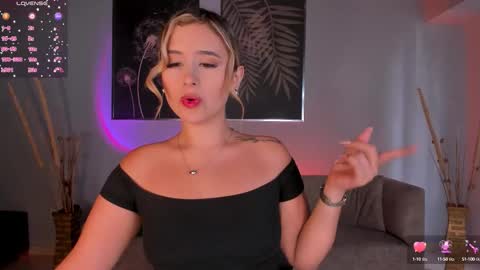 Anna Brooks  online show from September 10, 9:15 pm