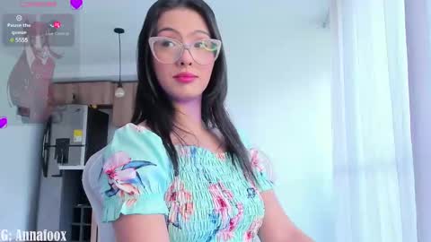 annafoox_ online show from February 20, 2:57 pm