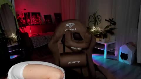 annalluring online show from December 27, 11:50 am