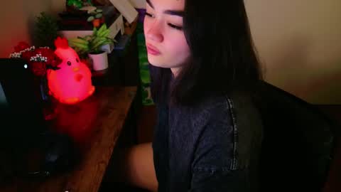 Snapshot of annatigarr chatting on October 13, 1:52 am meow online show from October 13, 1:52 am