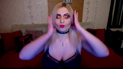 Snapshot of annessixreign chatting on December 21, 8:10 pm AnnessixReign online show from December 21, 8:10 pm