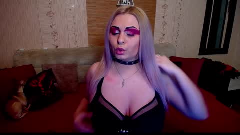 Snapshot of annessixreign chatting on December 4, 10:30 pm AnnessixReign online show from December 4, 10:30 pm