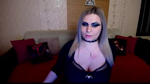 Snapshot of annessixreign chatting on March 2, 7:19 pm AnnessixReign online show from March 2, 7:19 pm