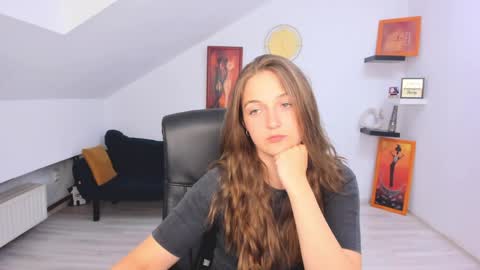 annewilsonn online show from June 2, 12:28 pm