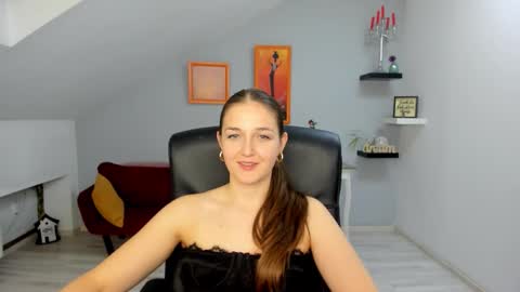 annewilsonn online show from December 3, 3:03 pm