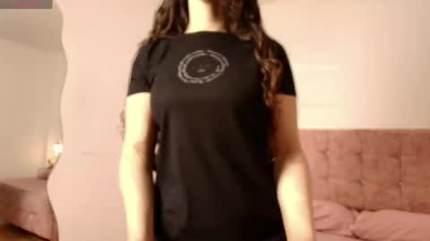 Annie Bonnie   online show from March 18, 11:37 am