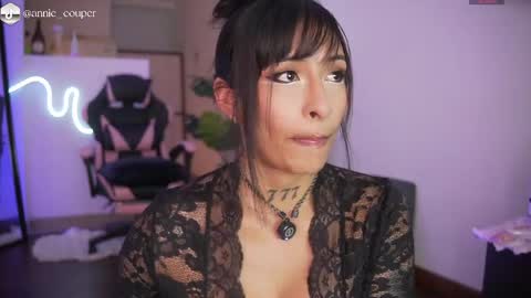 Annie online show from April 12, 9:17 pm