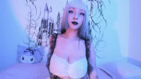 Snapshot of annie_gr chatting on December 16, 12:04 am annie  online show from December 16, 12:04 am