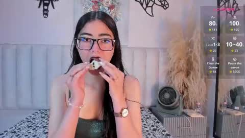 annie_noiree online show from June 23, 3:15 am