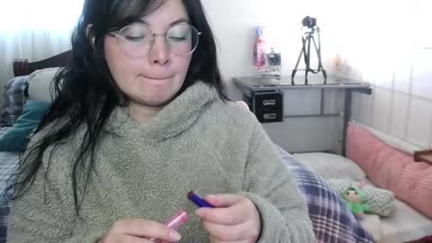 LAURA - A n n i e  S w a n online show from January 13, 3:58 pm