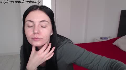 Annie online show from February 15, 2:11 pm