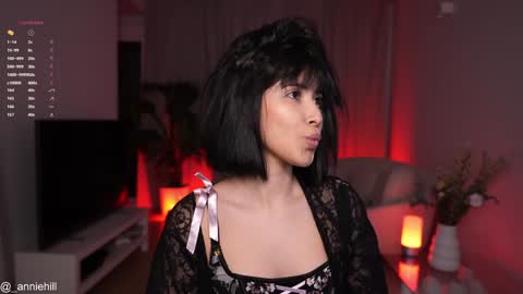 anniehillofficial_ online show from January 19, 7:47 pm