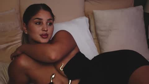 AnnieStyles online show from October 4, 6:30 am