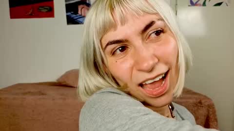 annietinky online show from November 6, 5:24 am