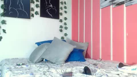Snapshot of annyevans_ chatting on October 23, 7:09 pm online show from October 23, 7:09 pm