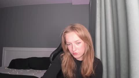 AnnyFourse online show from December 10, 1:33 pm