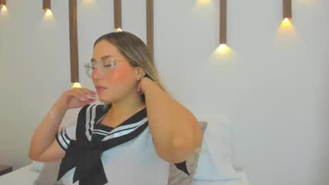 A N T O N E L L A  online show from March 8, 12:18 pm