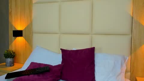 A N T O N E L L A  online show from February 27, 11:48 pm