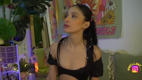 Nell. online show from October 18, 3:31 am