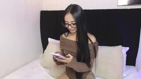 antonellariva_ online show from December 4, 8:42 pm