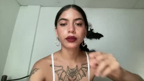 Snapshot of antoniabloom chatting on December 7, 10:06 pm Antonia online show from December 7, 10:06 pm