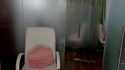 Anya online show from January 10, 2:55 pm