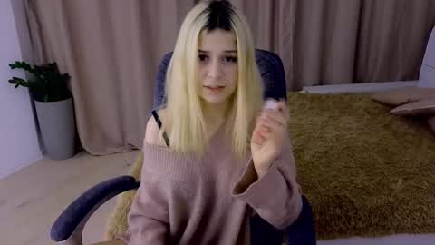 ApheliaStar online show from December 3, 4:09 pm