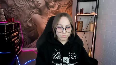 APHEX QUEEN online show from February 2, 5:15 pm