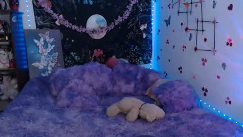 april_l6 online show from February 12, 10:26 pm