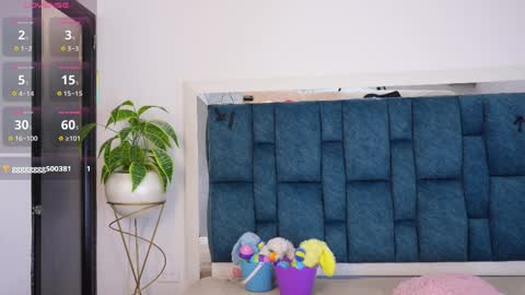   online show from April 3, 8:40 pm