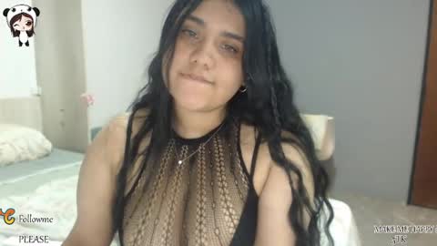 Snapshot of aralynmielle chatting on October 31, 8:18 am Aralyn online show from October 31, 8:18 am