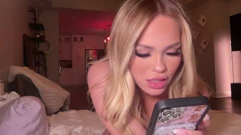 Ari  online show from June 27, 3:40 am