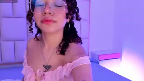 ari_kimm online show from June 22, 8:06 pm