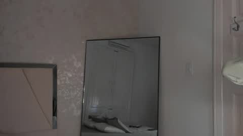 Ari Wilde online show from April 4, 1:21 pm